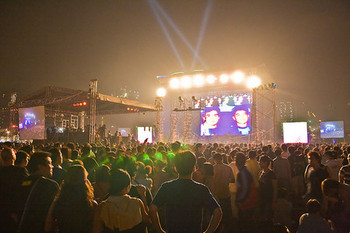 E-heads at MOA.jpg
